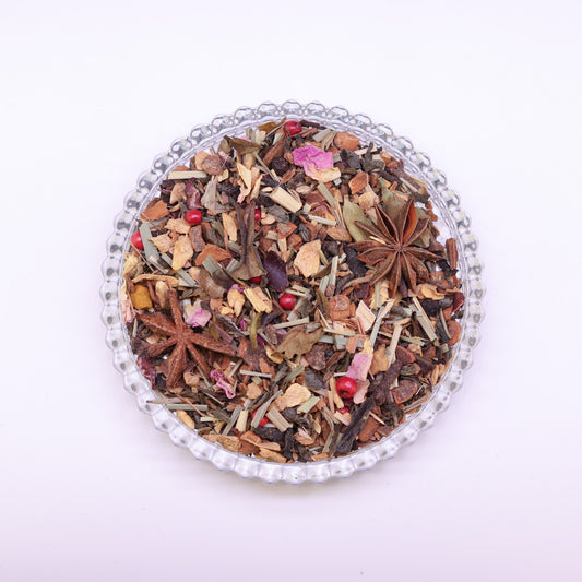 Glasschale mit losem Spicy Christmas Bio Grüntee