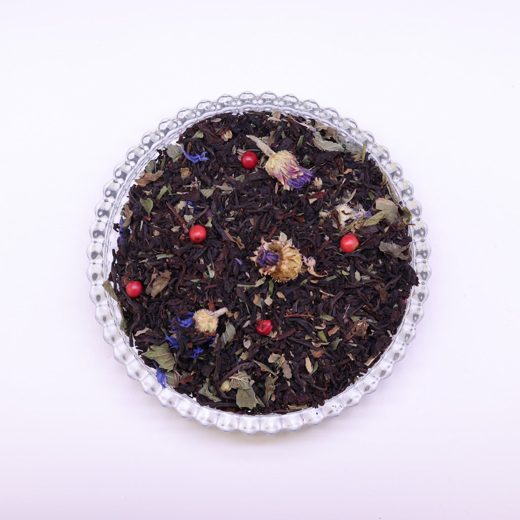 Glasschale mit losem Würziger Assam Kick Bio Schwarztee