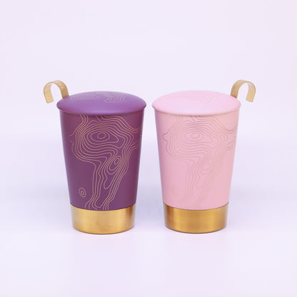 Teaeve Precious in rosa und lila stehen nebeneinander auf weißem Hintergrund